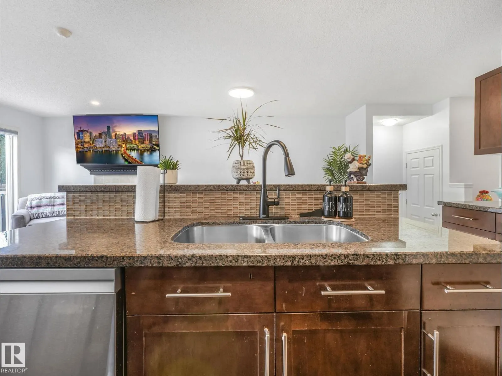 6030 214 ST NW