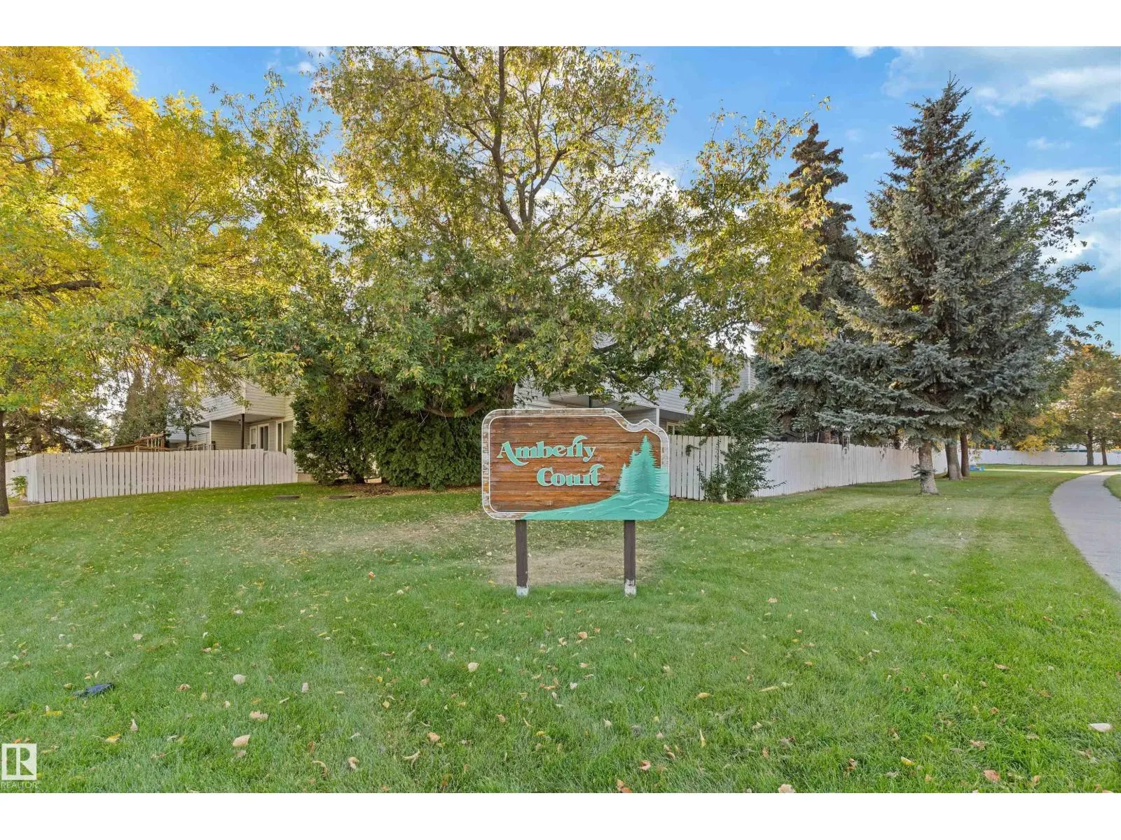70 AMBERLY CT NW