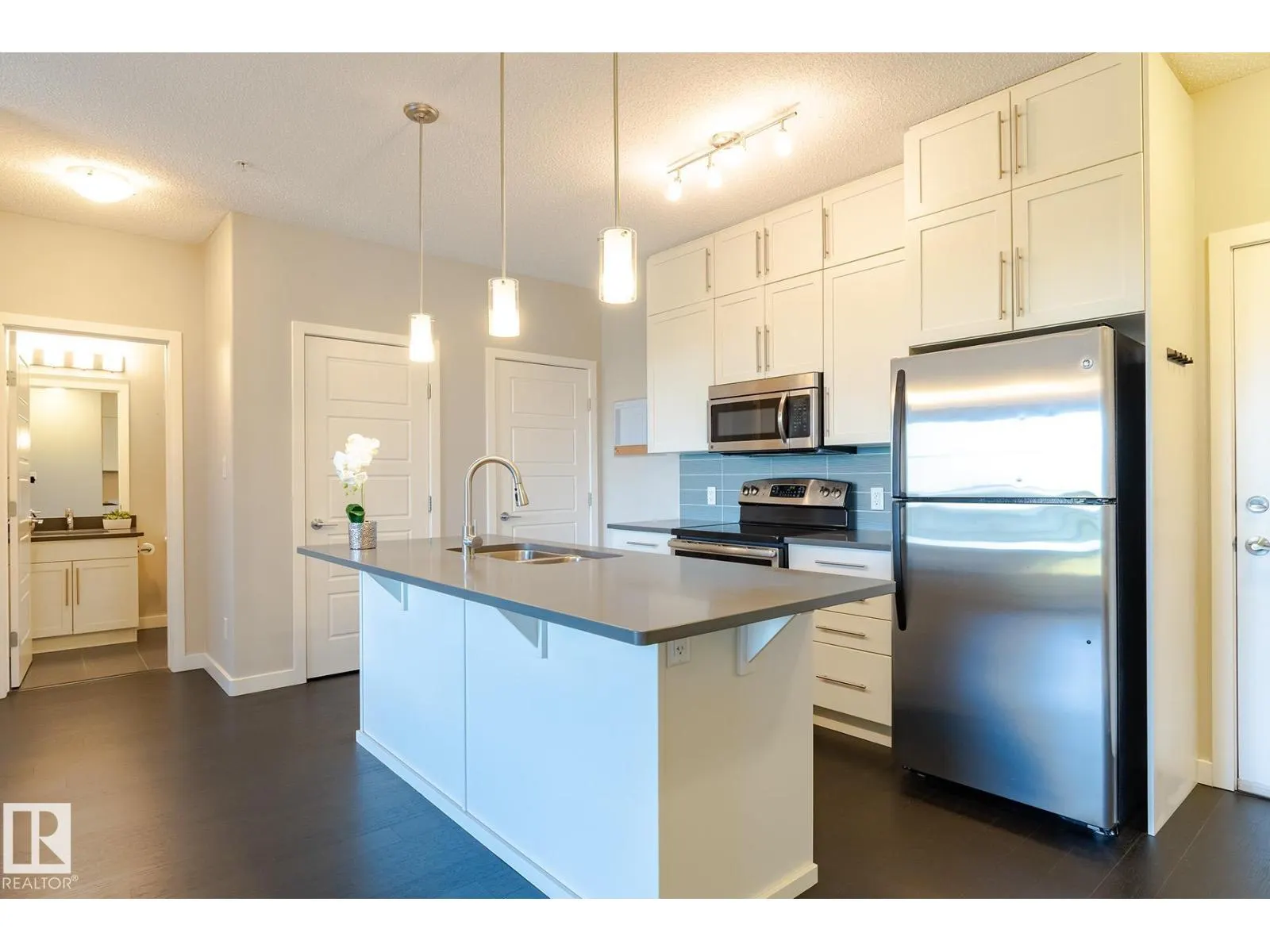 #406 1144 ADAMSON DR SW
