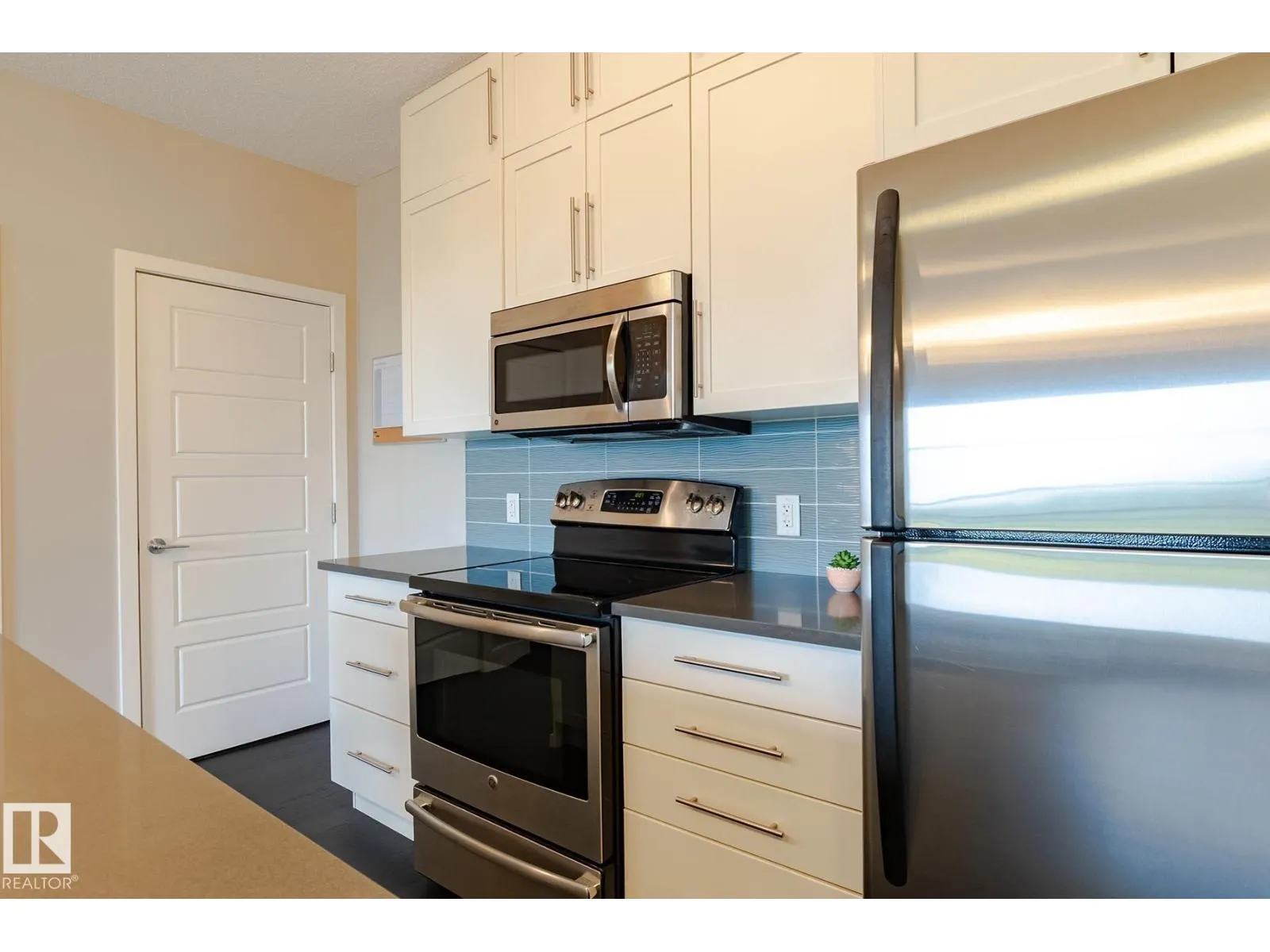 #406 1144 ADAMSON DR SW