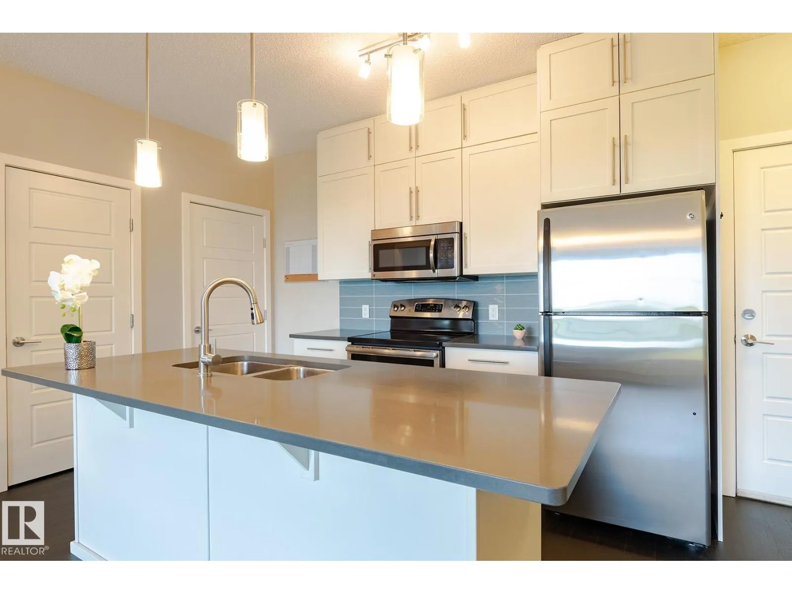 #406 1144 ADAMSON DR SW