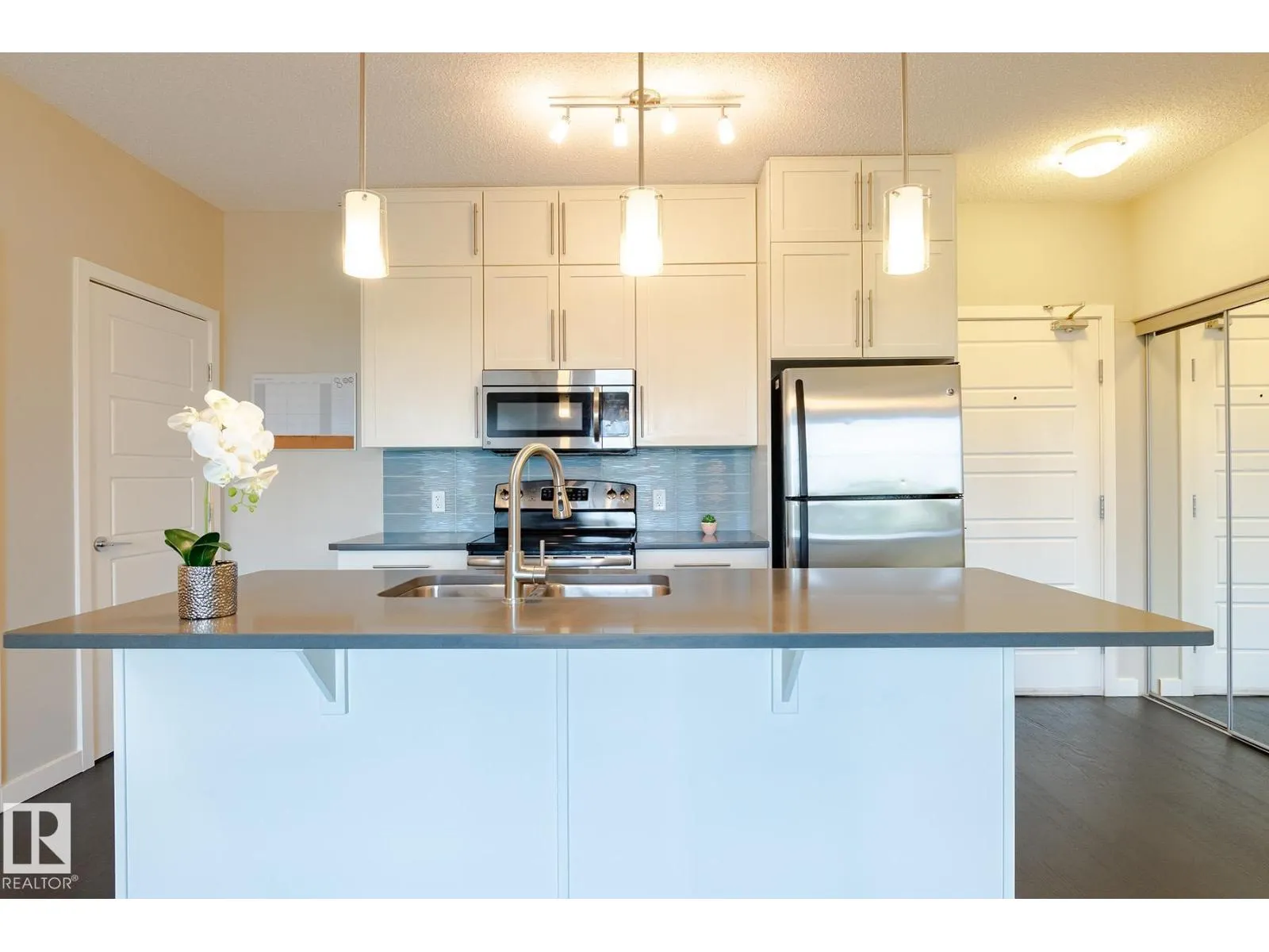 #406 1144 ADAMSON DR SW