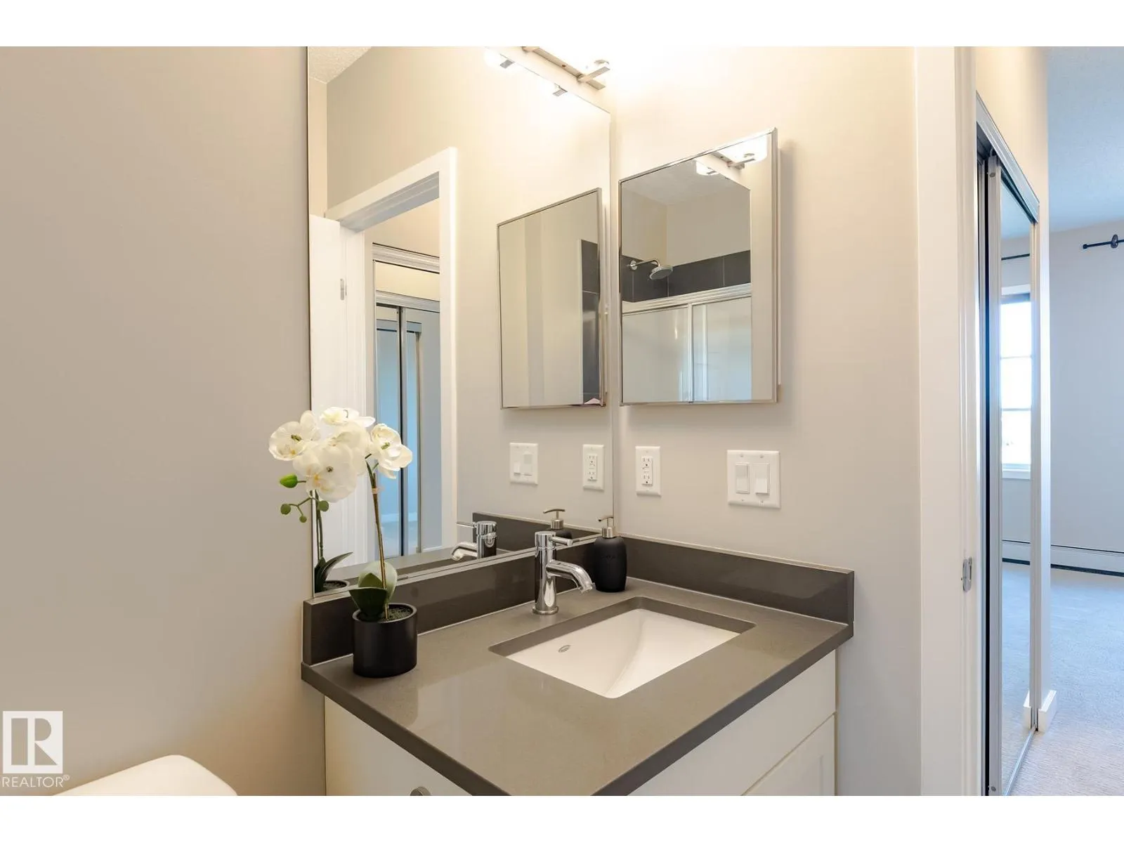 #406 1144 ADAMSON DR SW