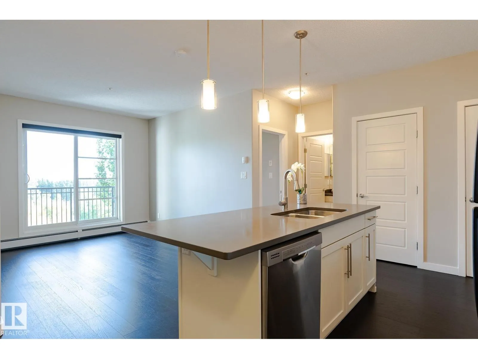 #406 1144 ADAMSON DR SW