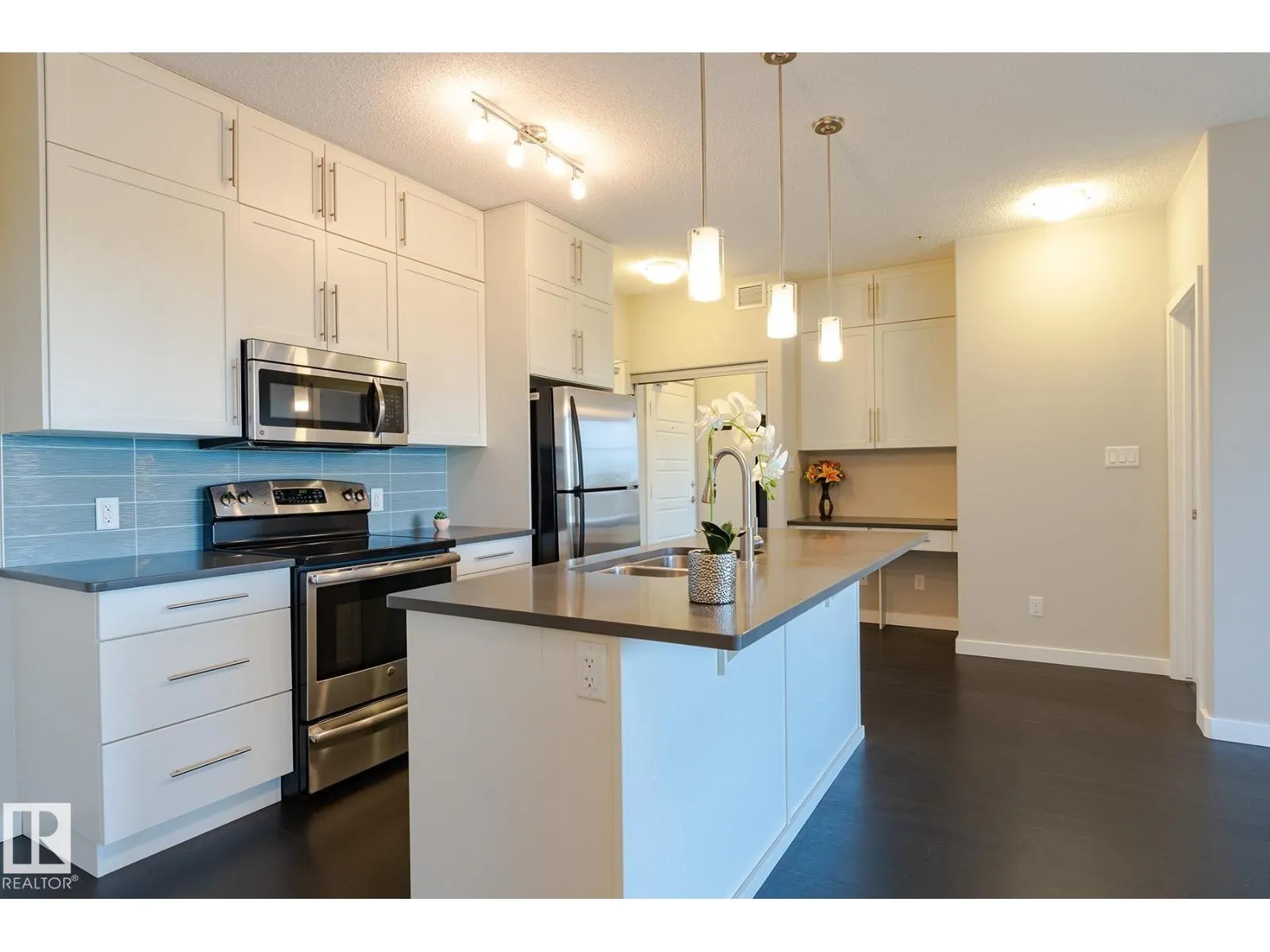 #406 1144 ADAMSON DR SW
