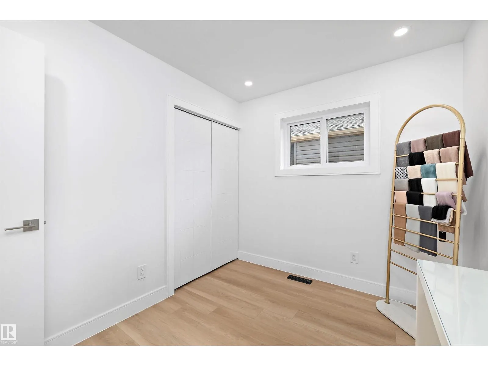 10229/10231 159 ST NW