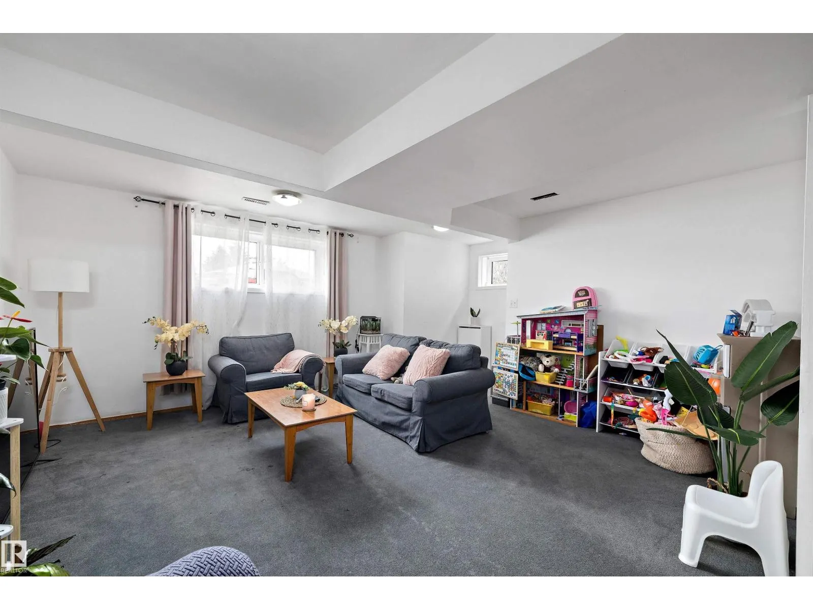 10229/10231 159 ST NW