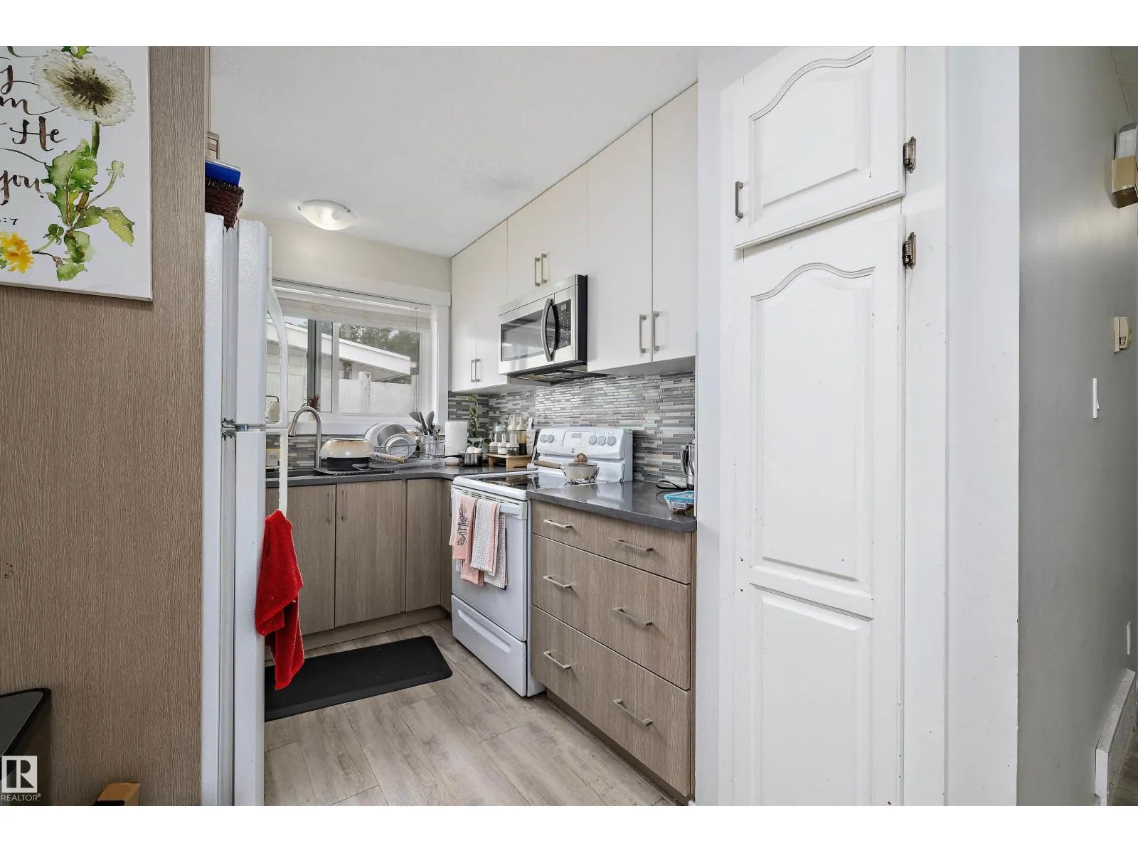 10229/10231 159 ST NW