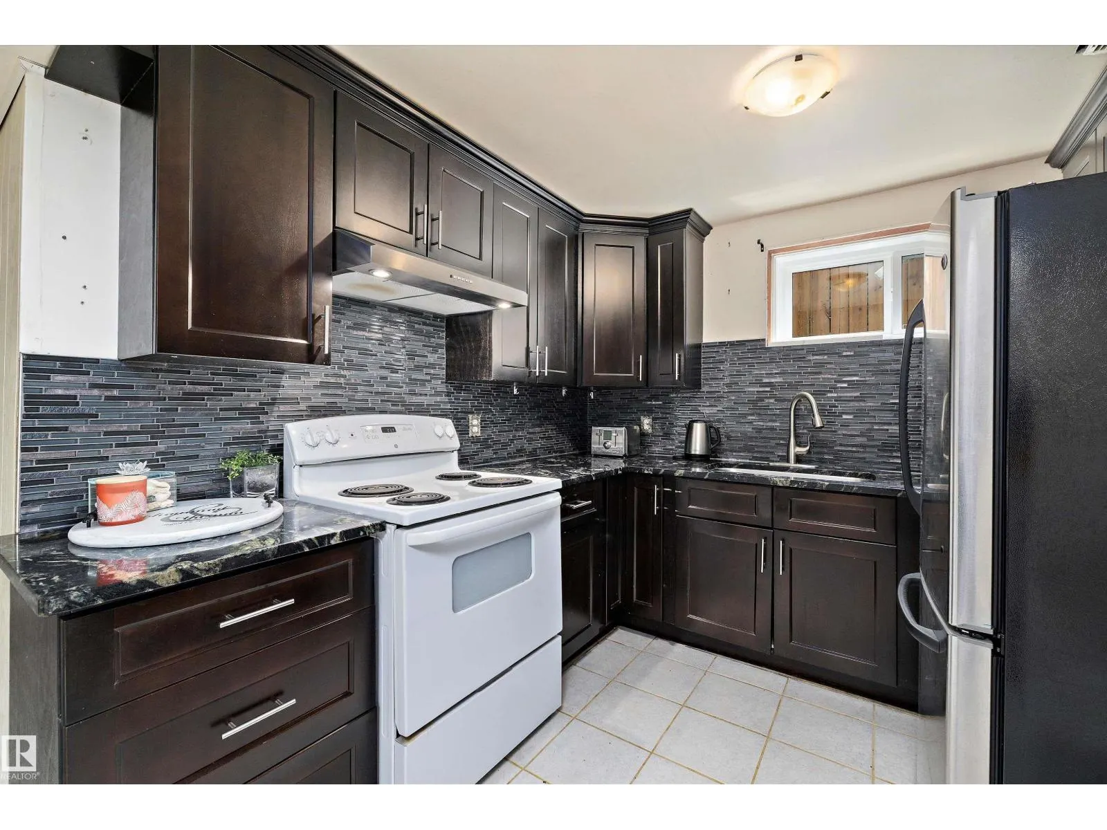10229/10231 159 ST NW