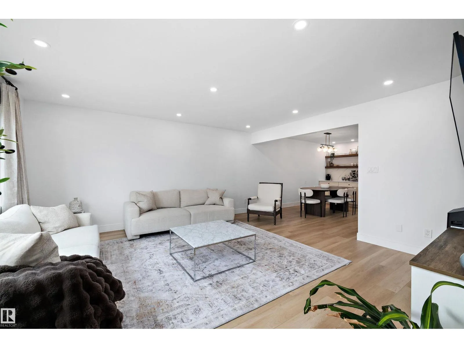 10229/10231 159 ST NW