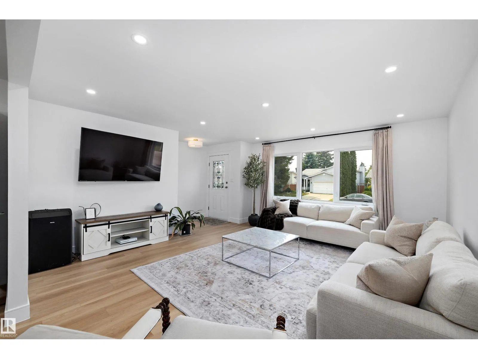 10229/10231 159 ST NW