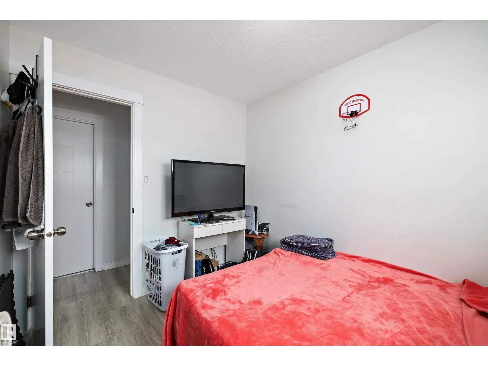 10229/10231 159 ST NW