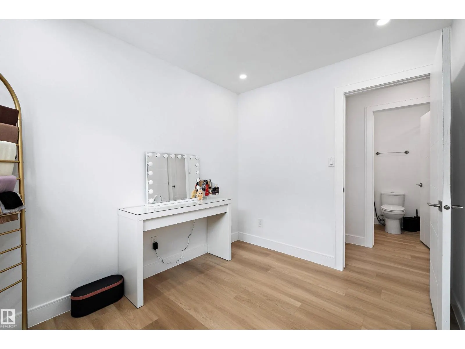 10229/10231 159 ST NW
