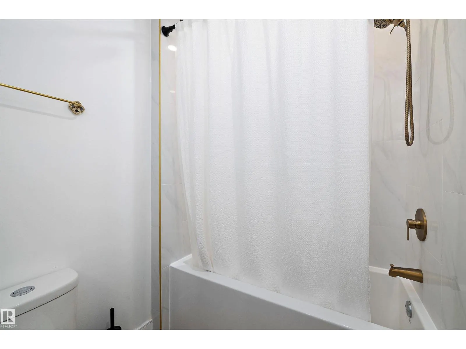 10229/10231 159 ST NW