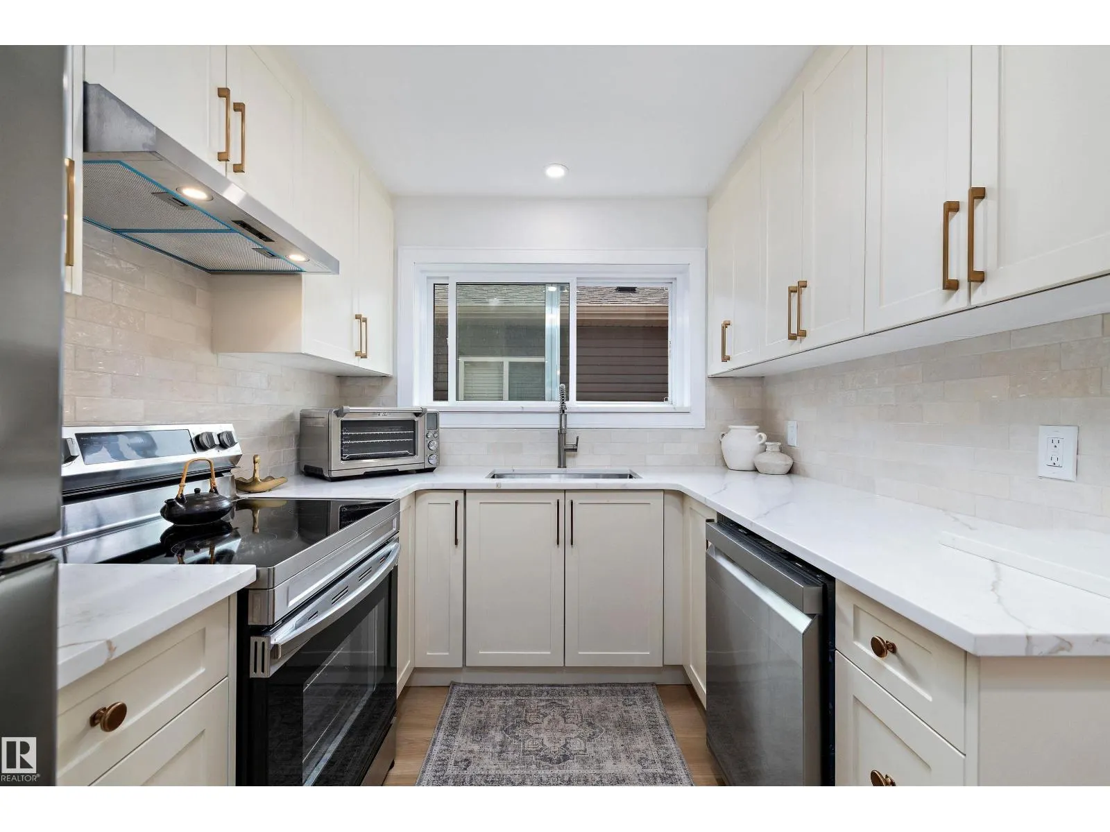 10229/10231 159 ST NW