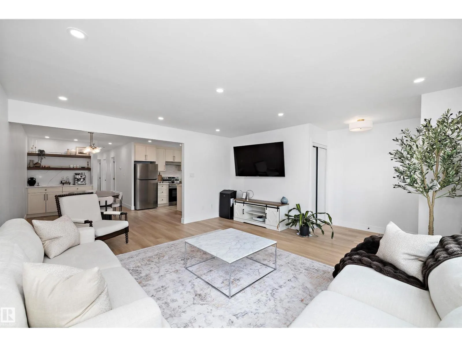 10229/10231 159 ST NW