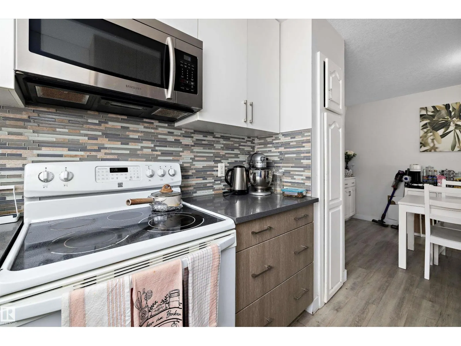 10229/10231 159 ST NW