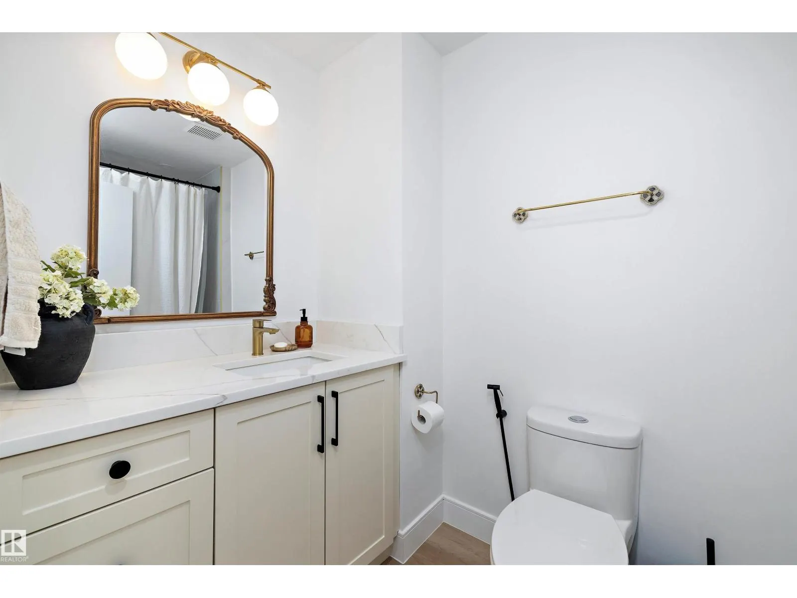 10229/10231 159 ST NW