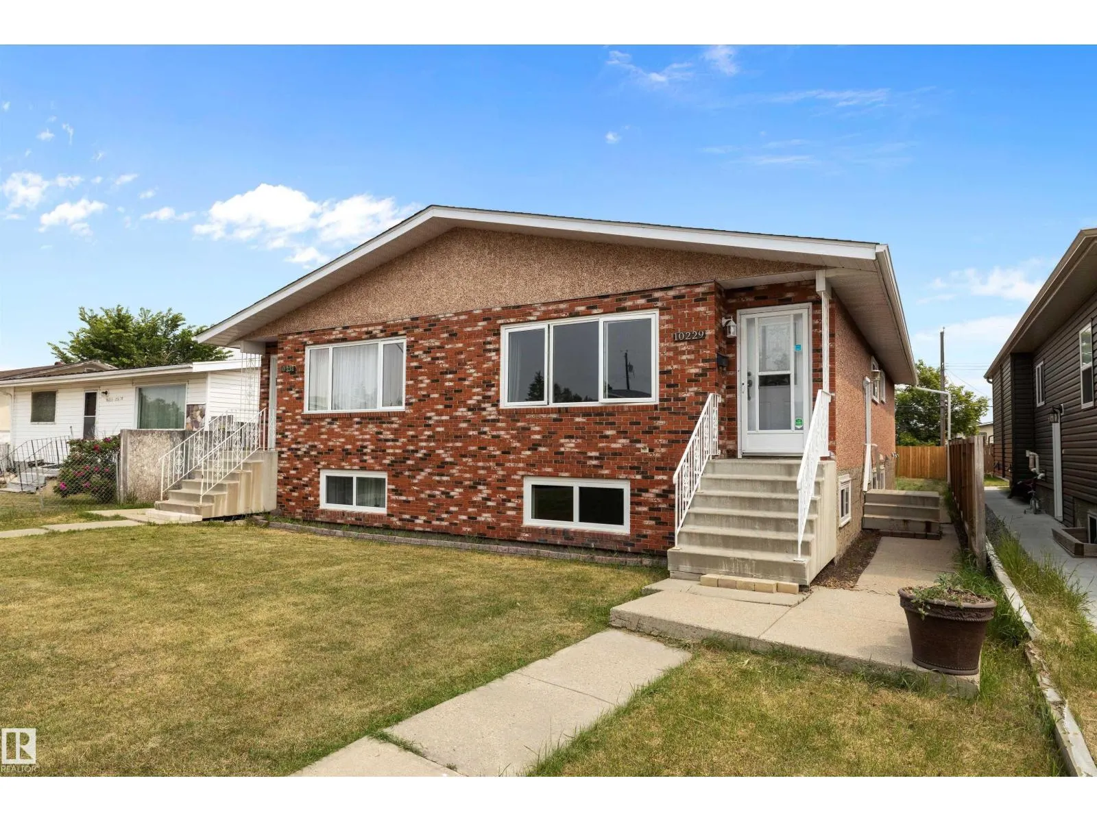 10229/10231 159 ST NW
