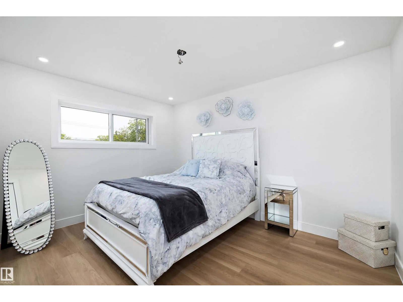 10229/10231 159 ST NW