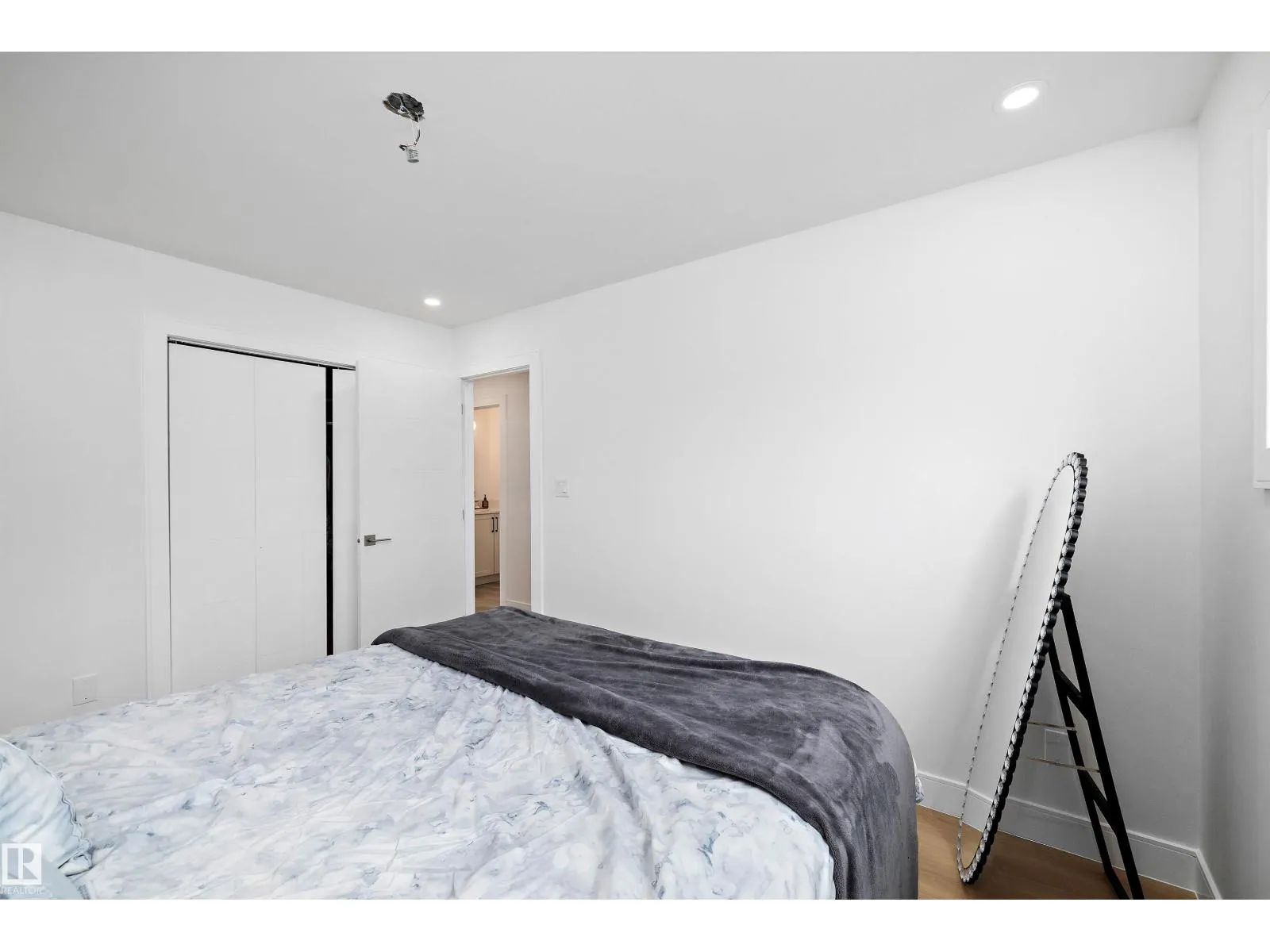 10229/10231 159 ST NW