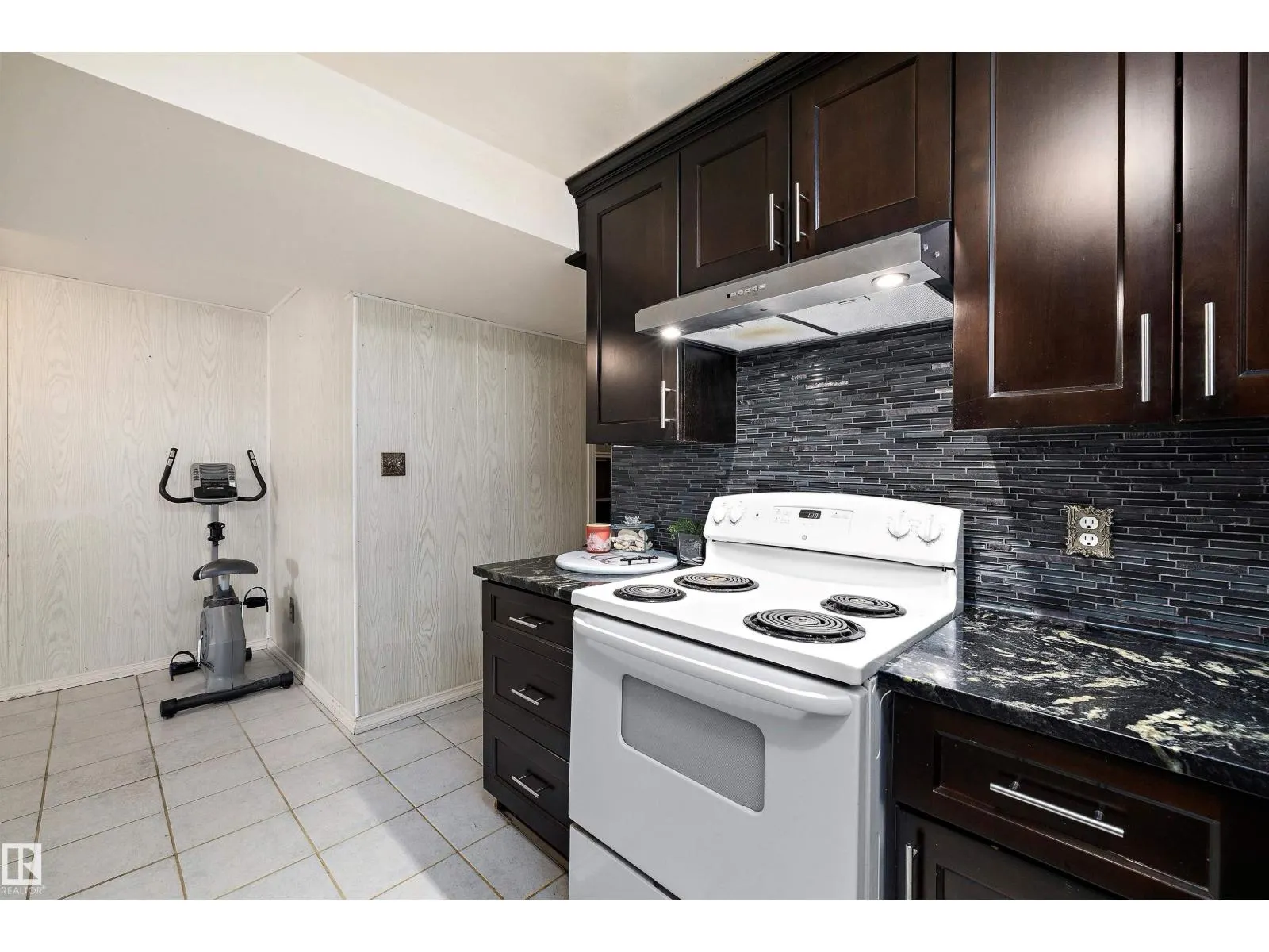 10229/10231 159 ST NW