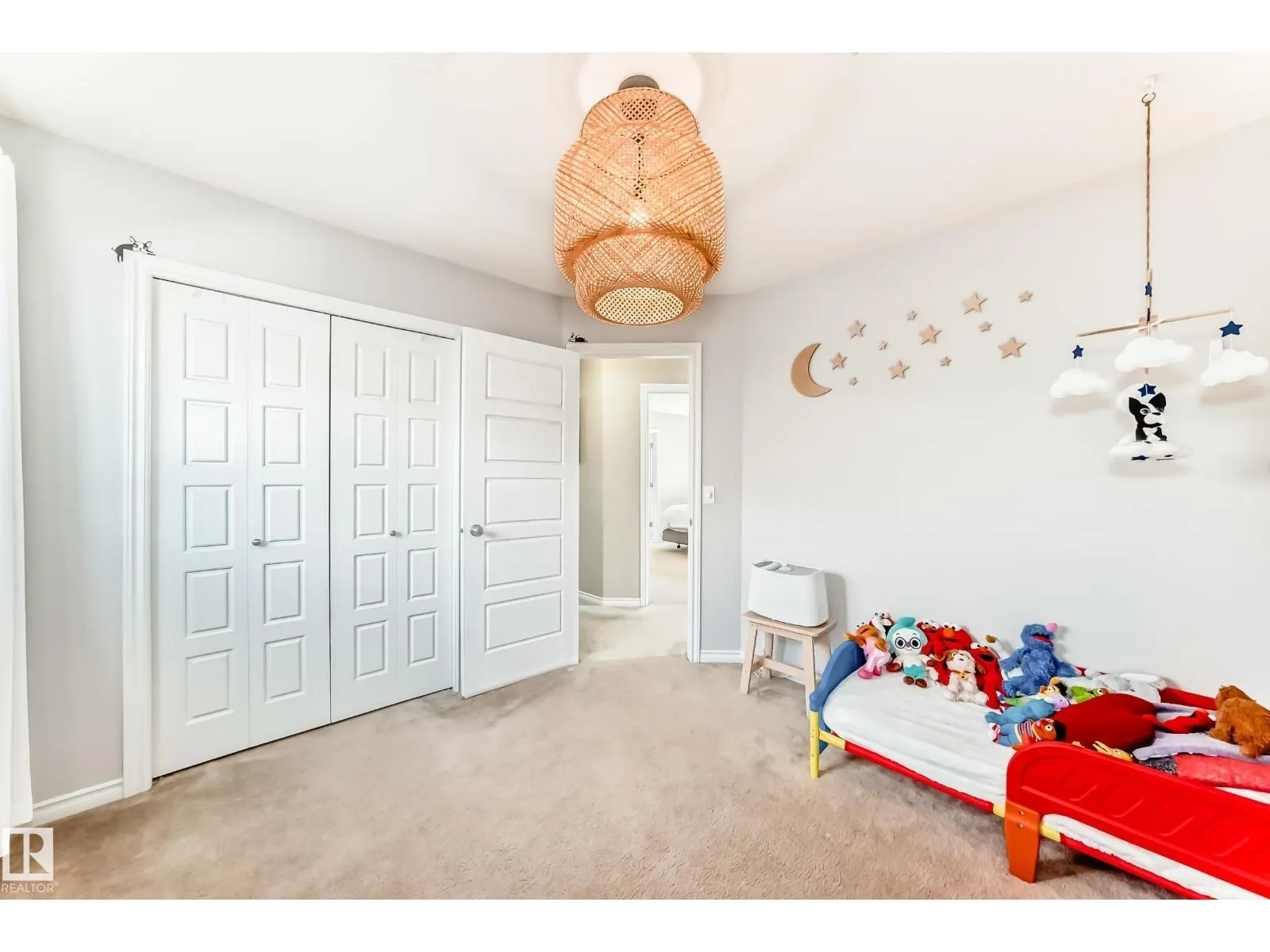2105 32A ST NW