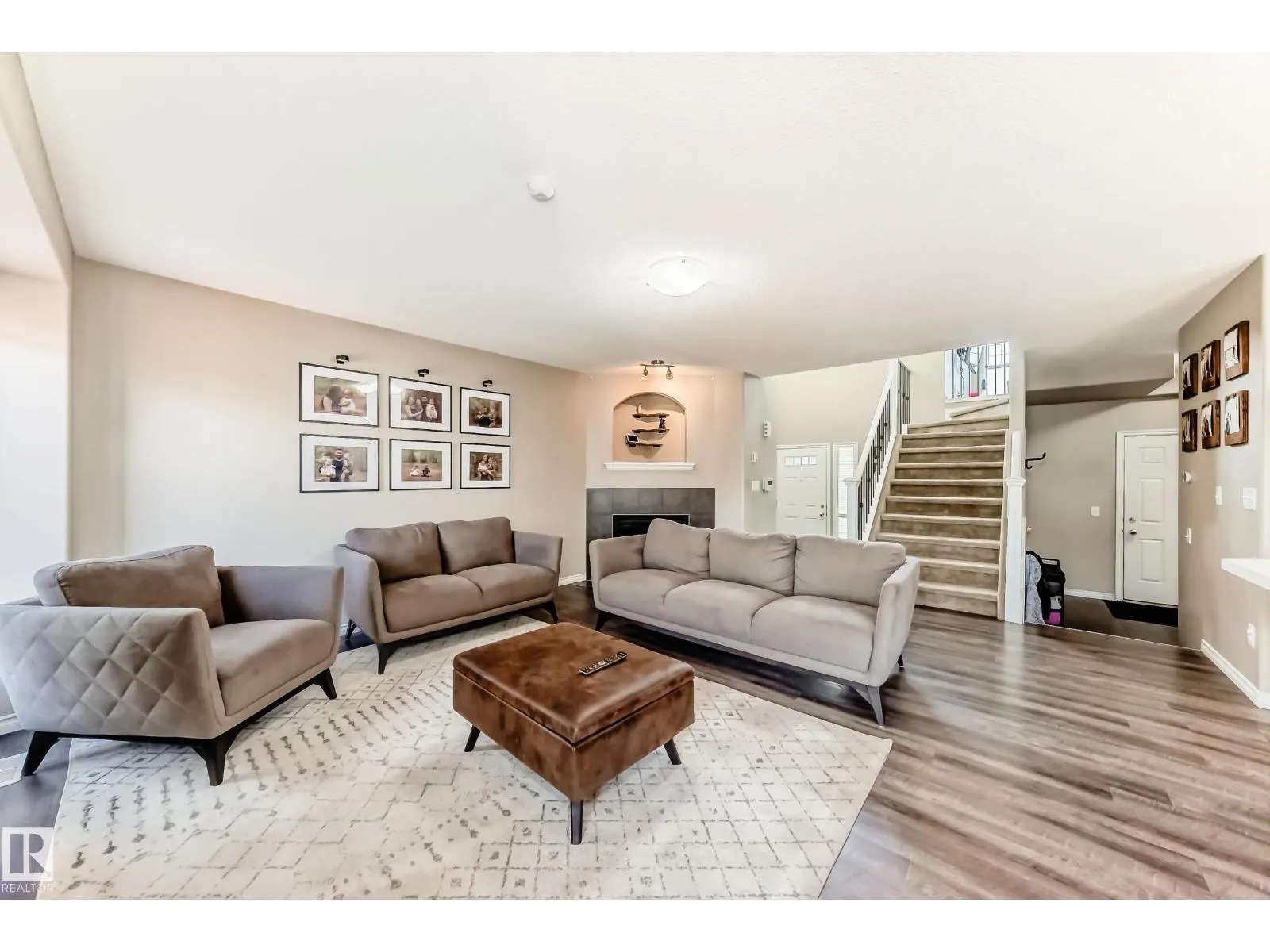 2105 32A ST NW