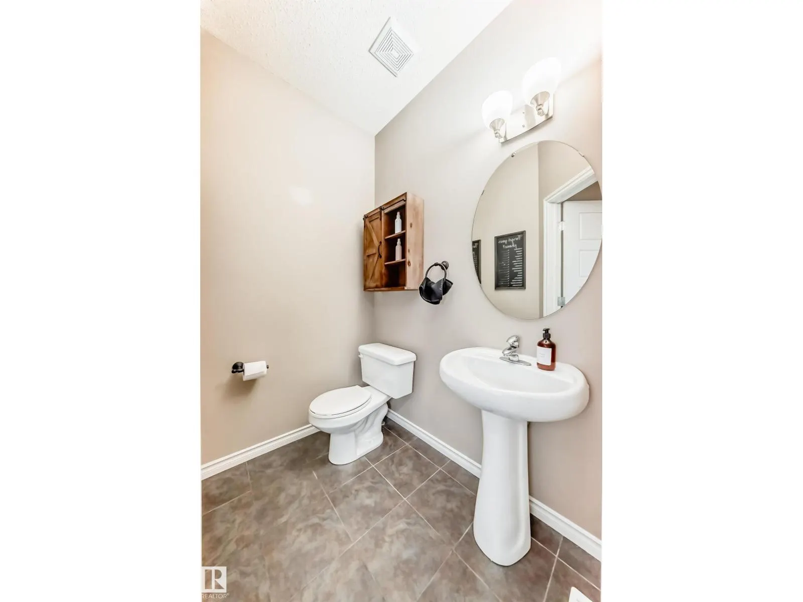 2105 32A ST NW