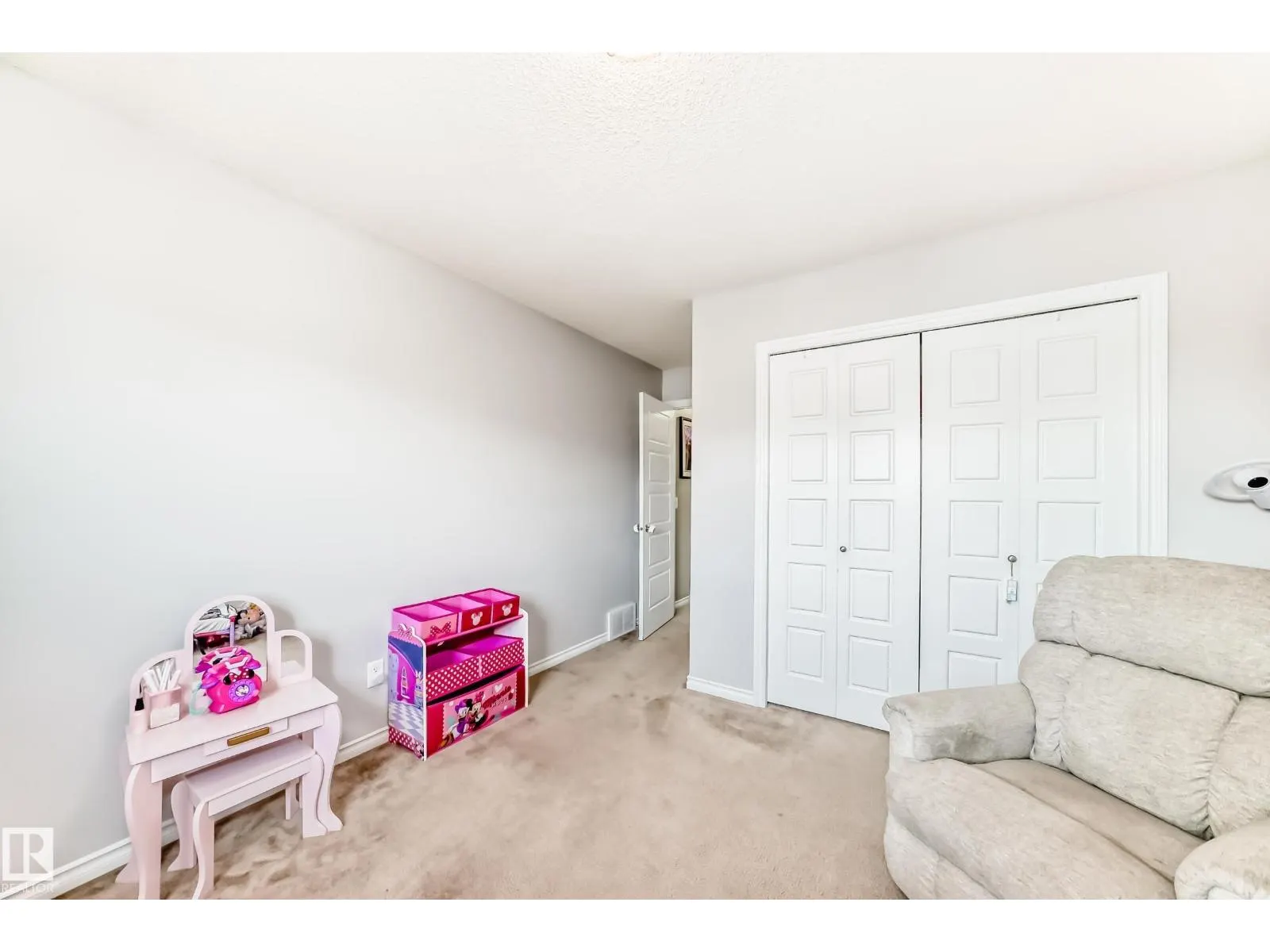 2105 32A ST NW