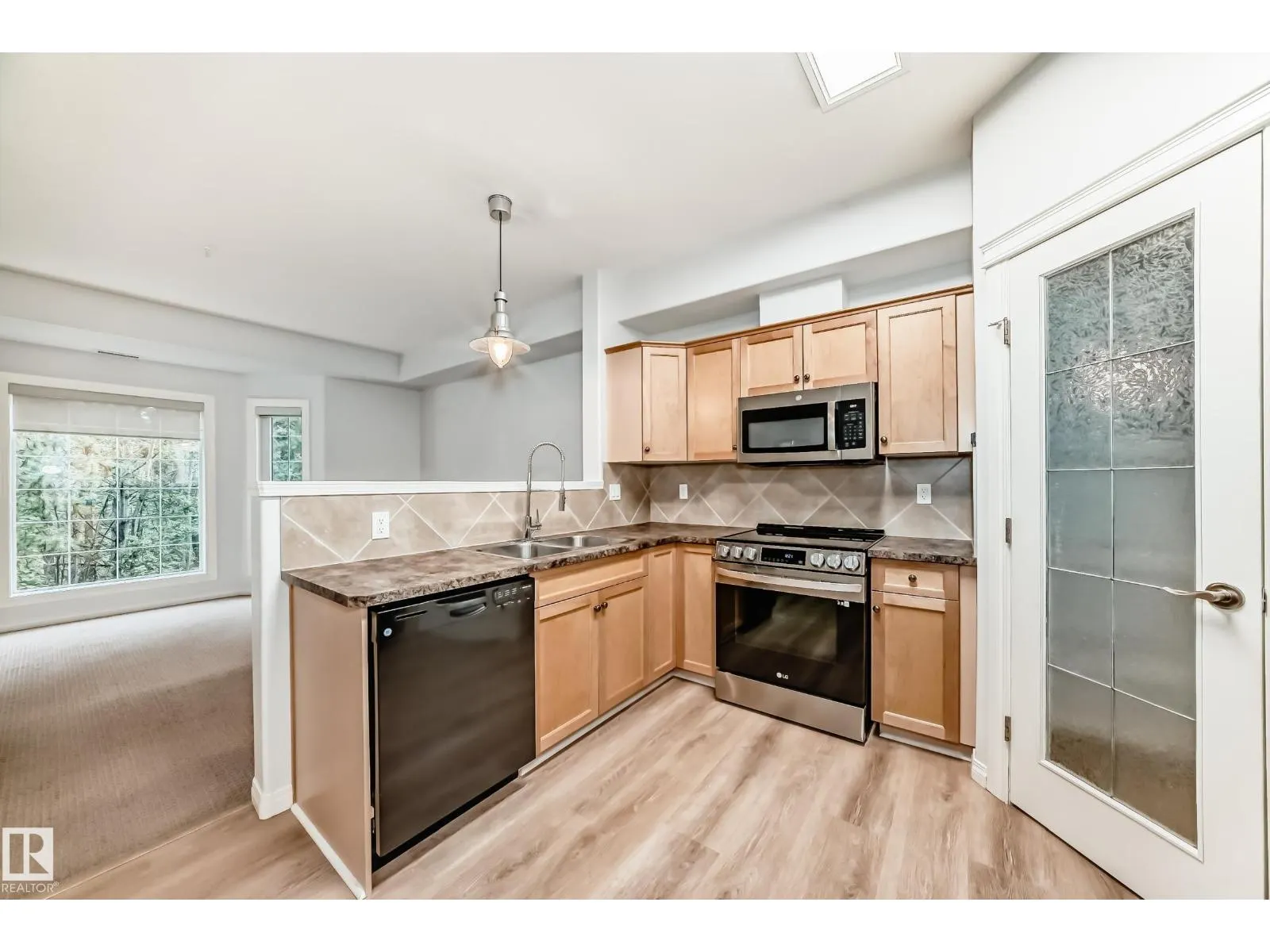 #220 612 111 ST SW