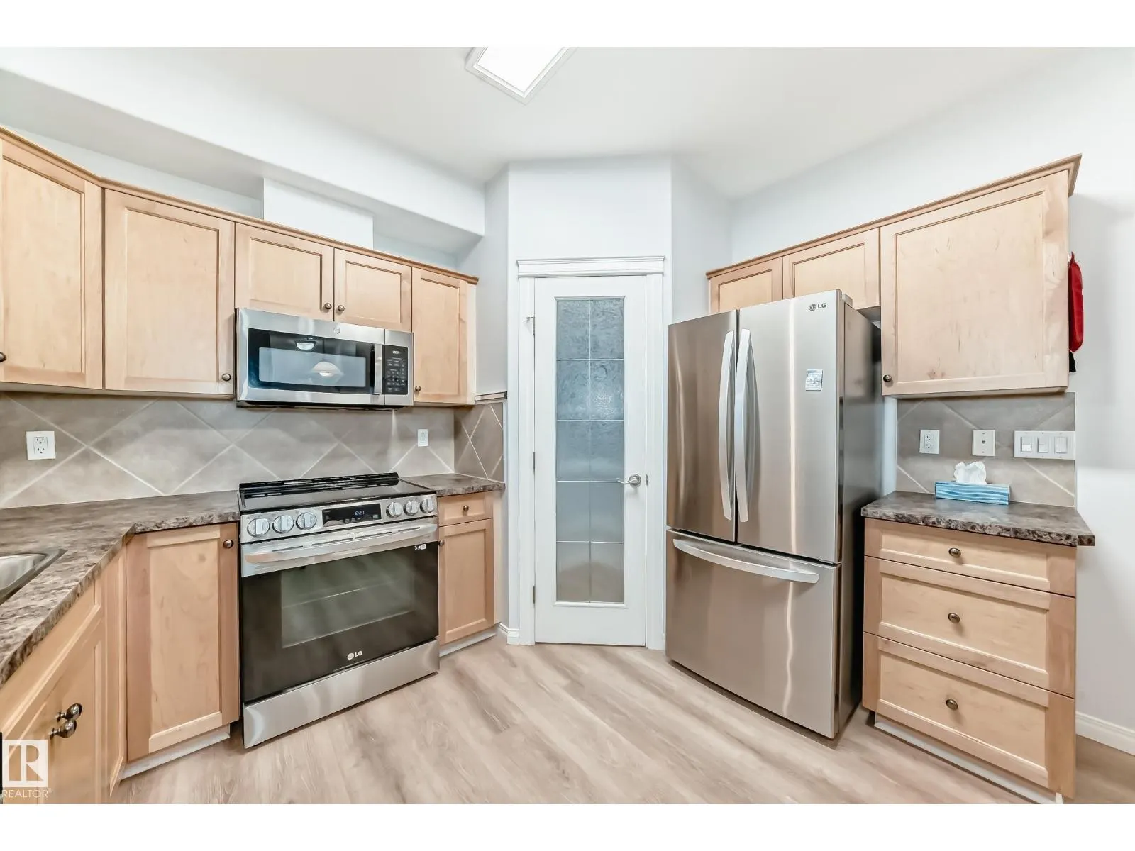 #220 612 111 ST SW