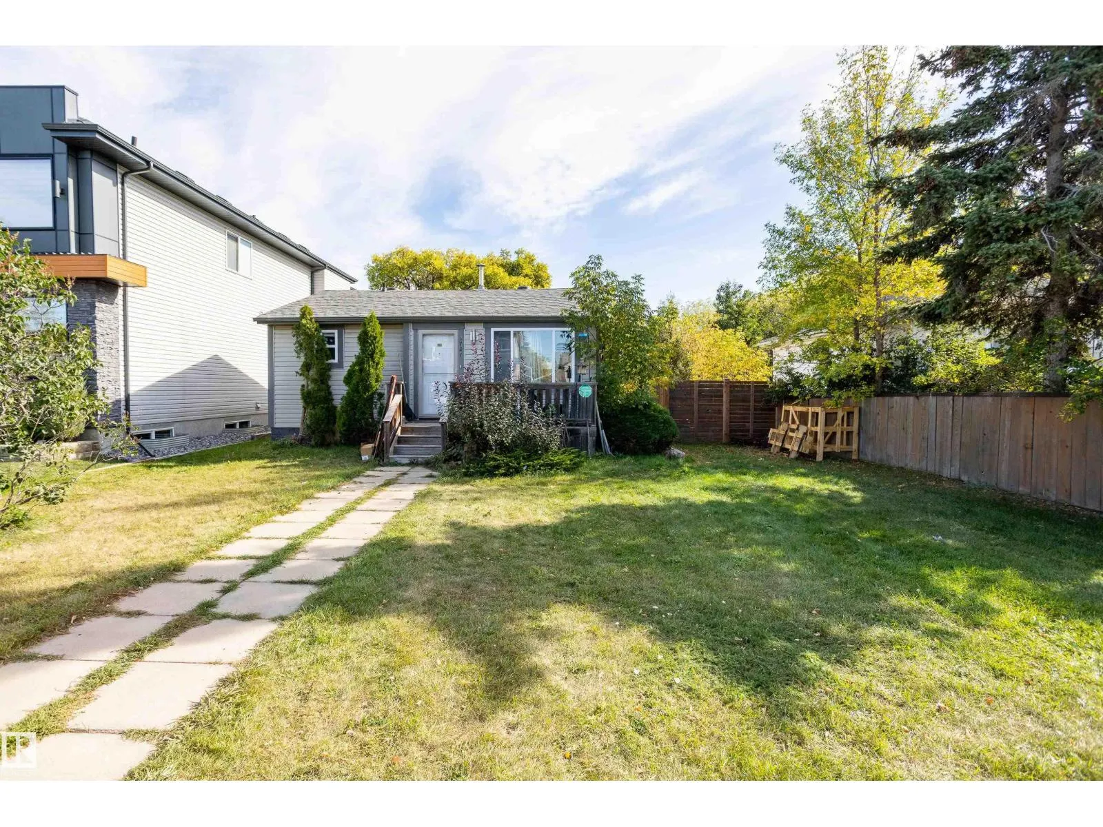 9727 161 ST NW