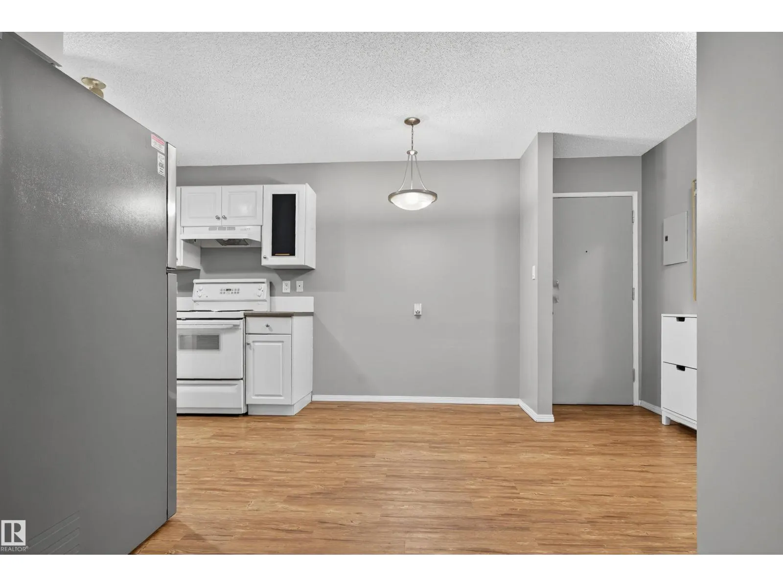 #23 10208 113 ST NW
