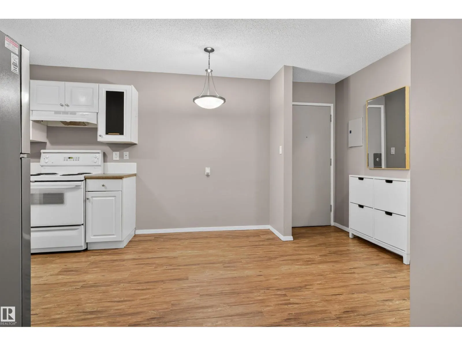 #23 10208 113 ST NW