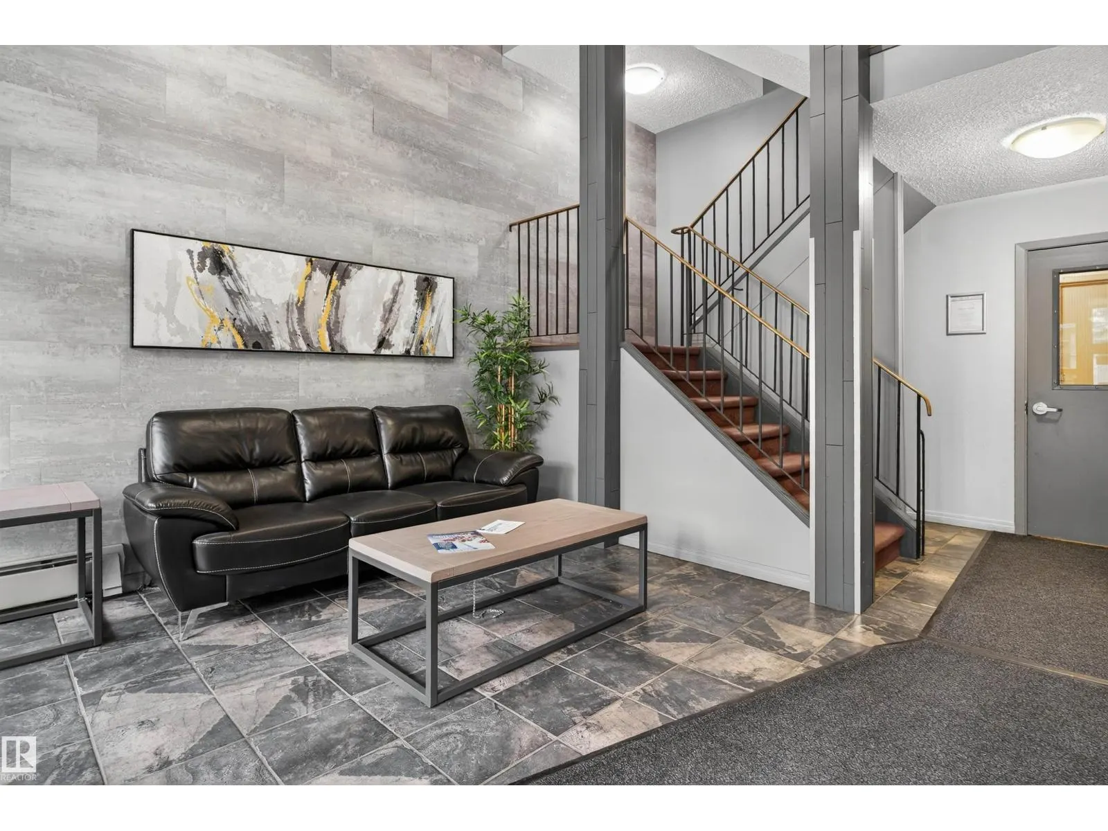 #23 10208 113 ST NW