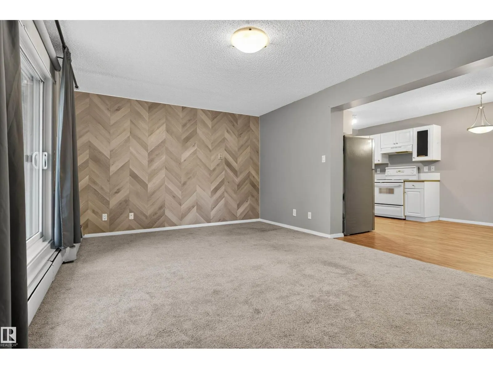 #23 10208 113 ST NW