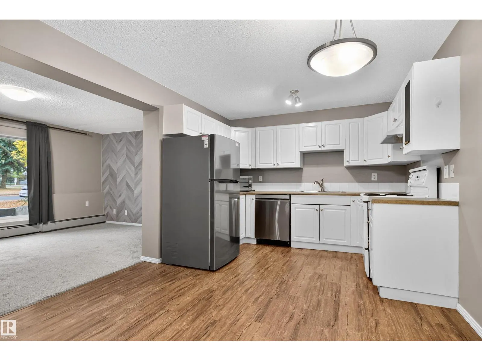 #23 10208 113 ST NW