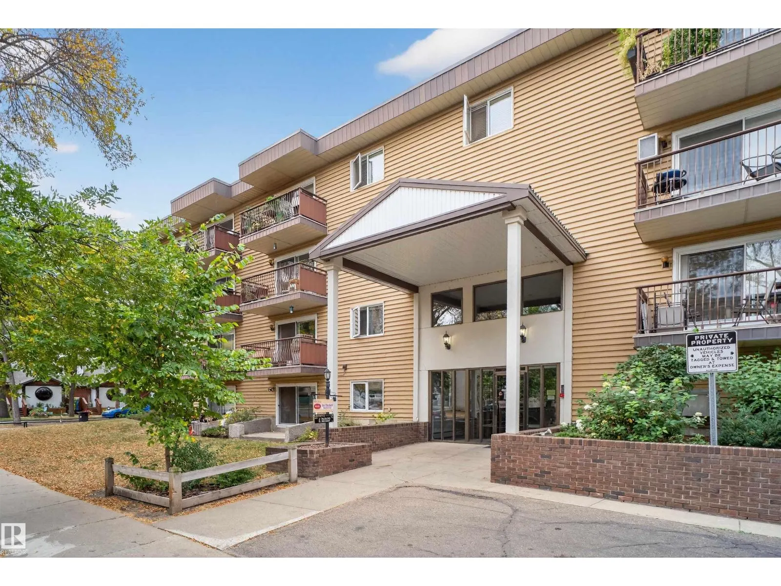 #23 10208 113 ST NW