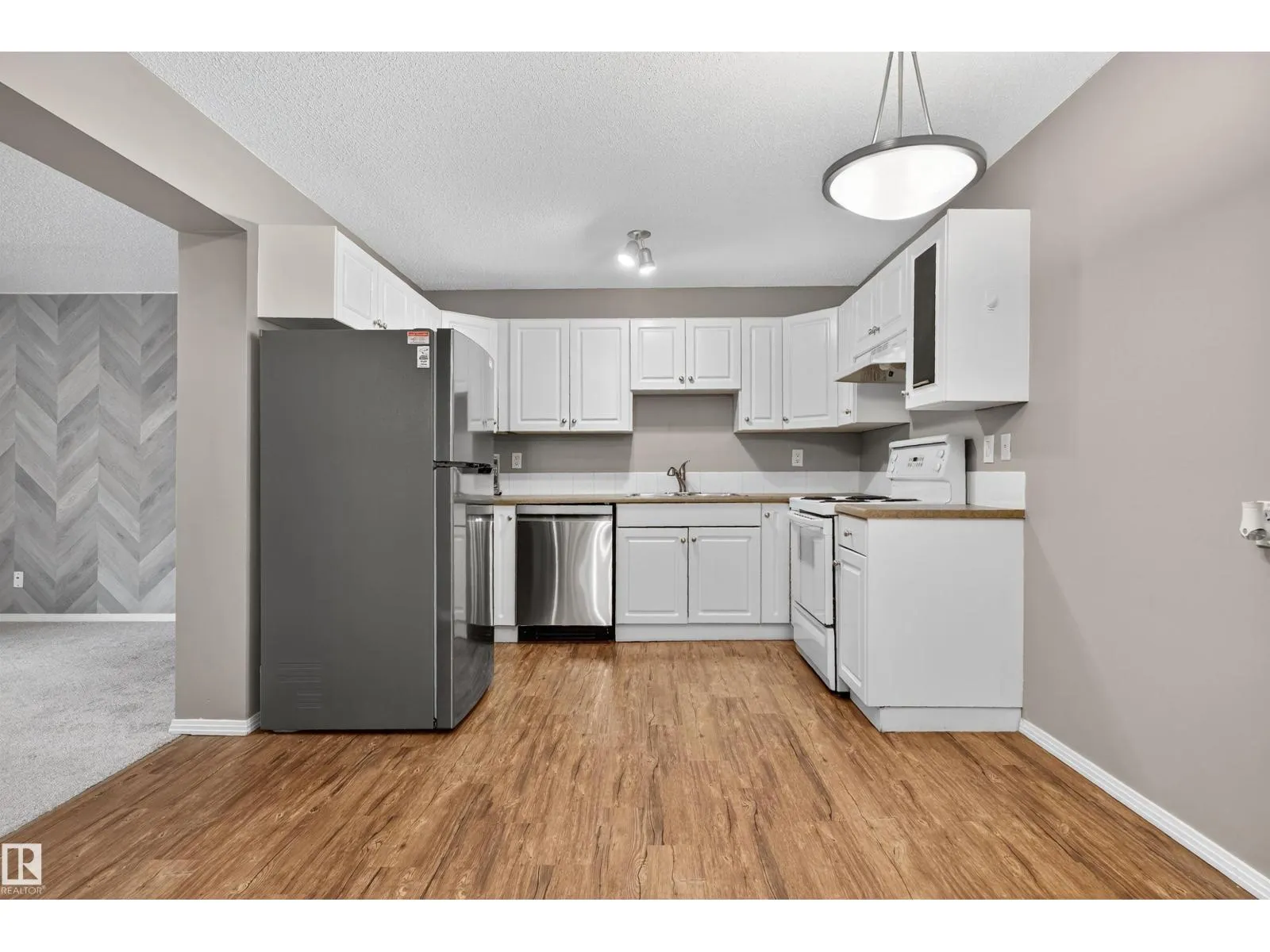 #23 10208 113 ST NW