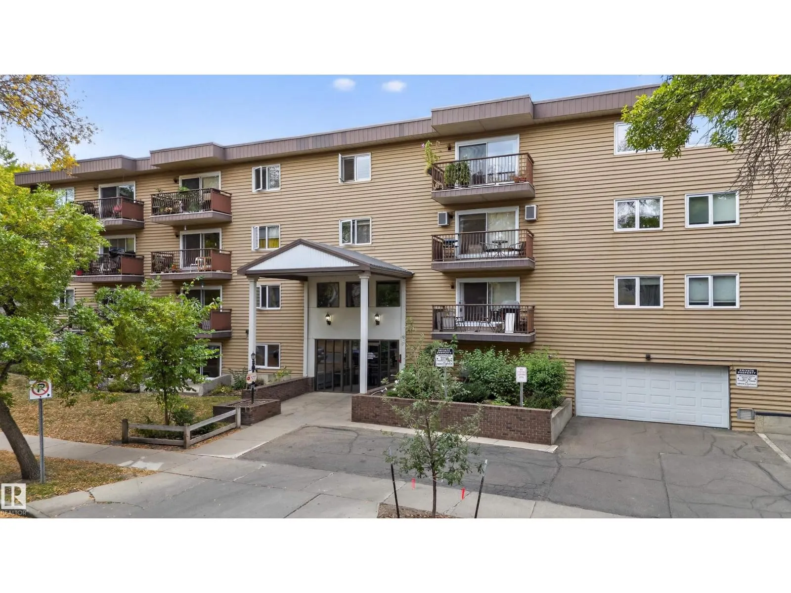 #23 10208 113 ST NW