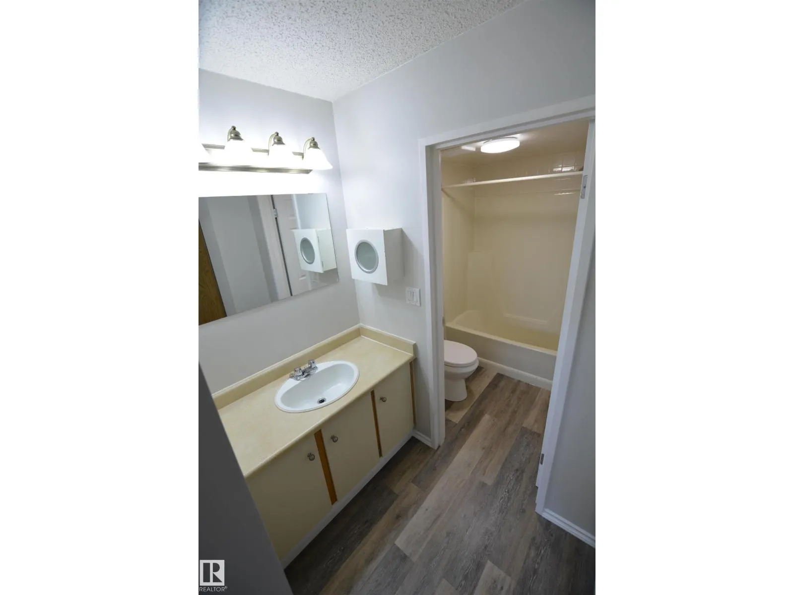 #304 10511 19 AV NW