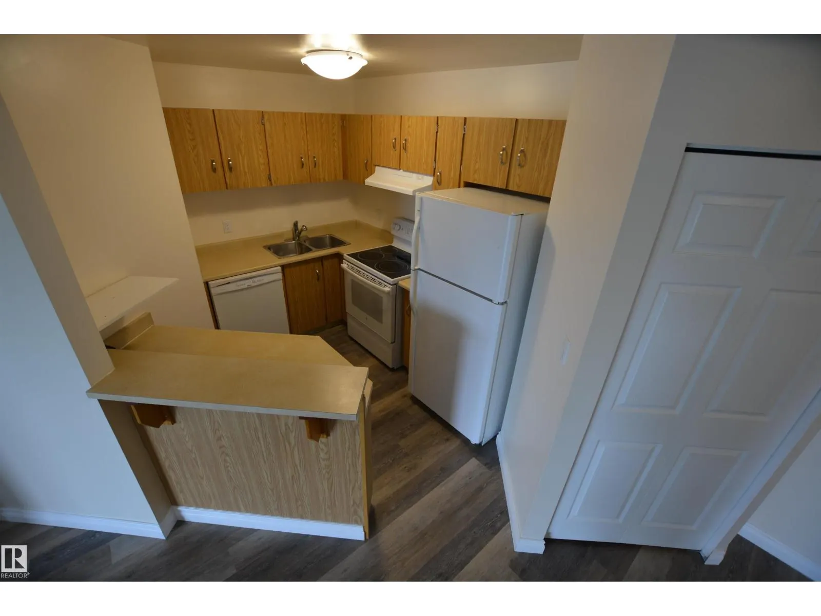 #304 10511 19 AV NW