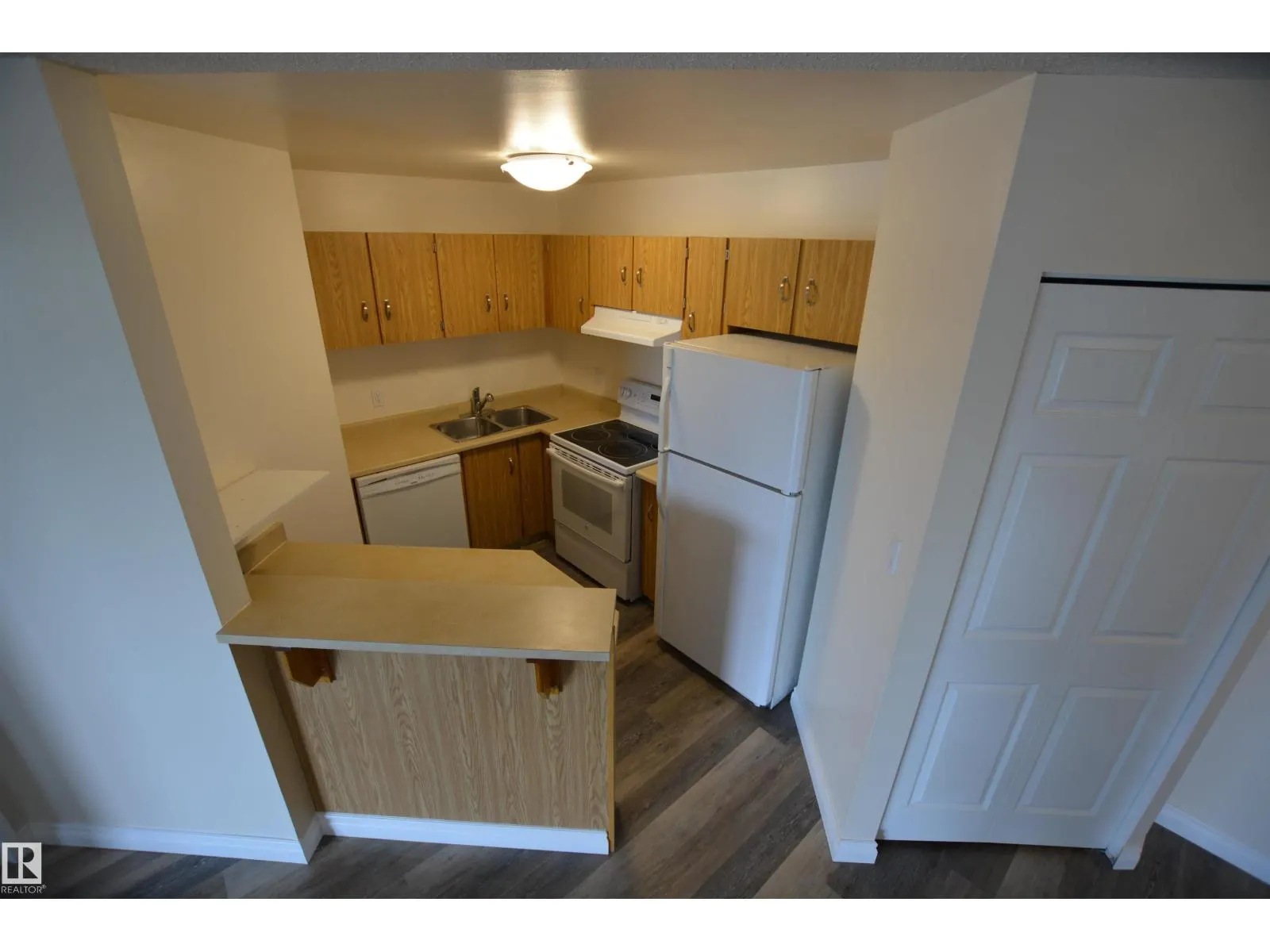 #304 10511 19 AV NW