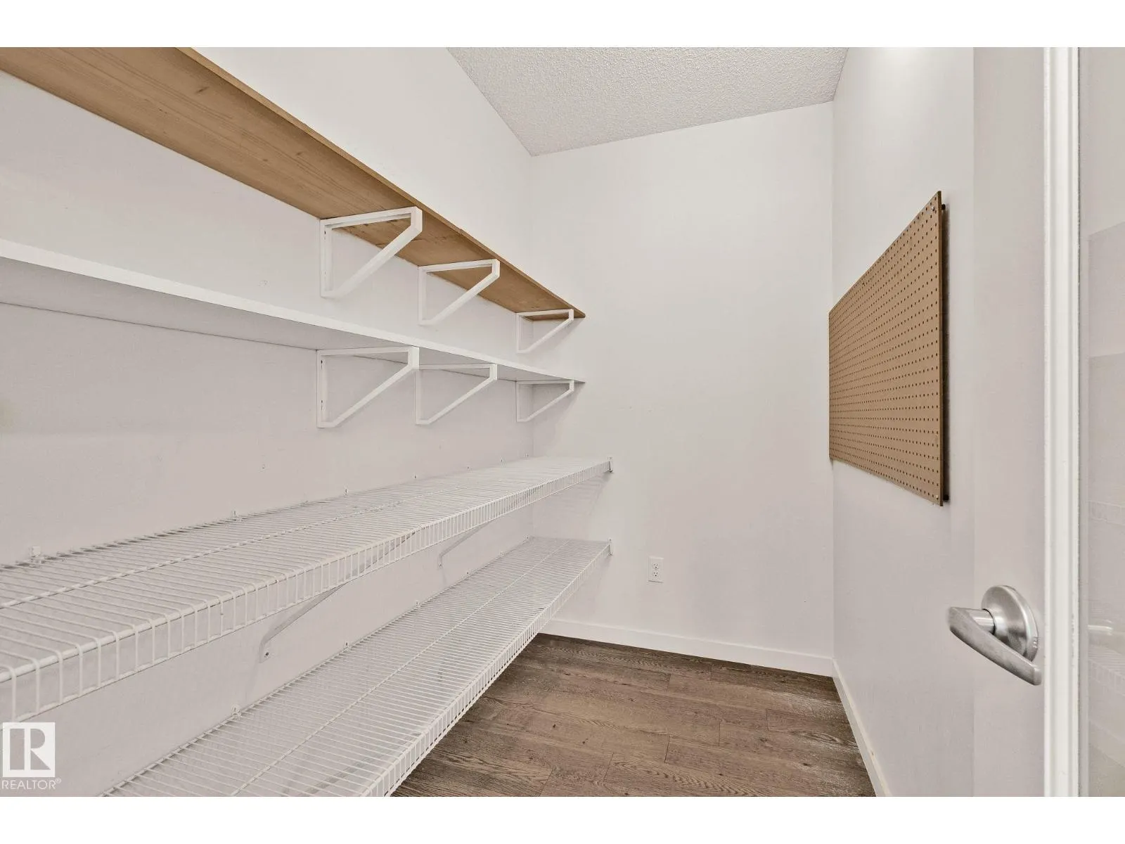 17629 7A AV SW