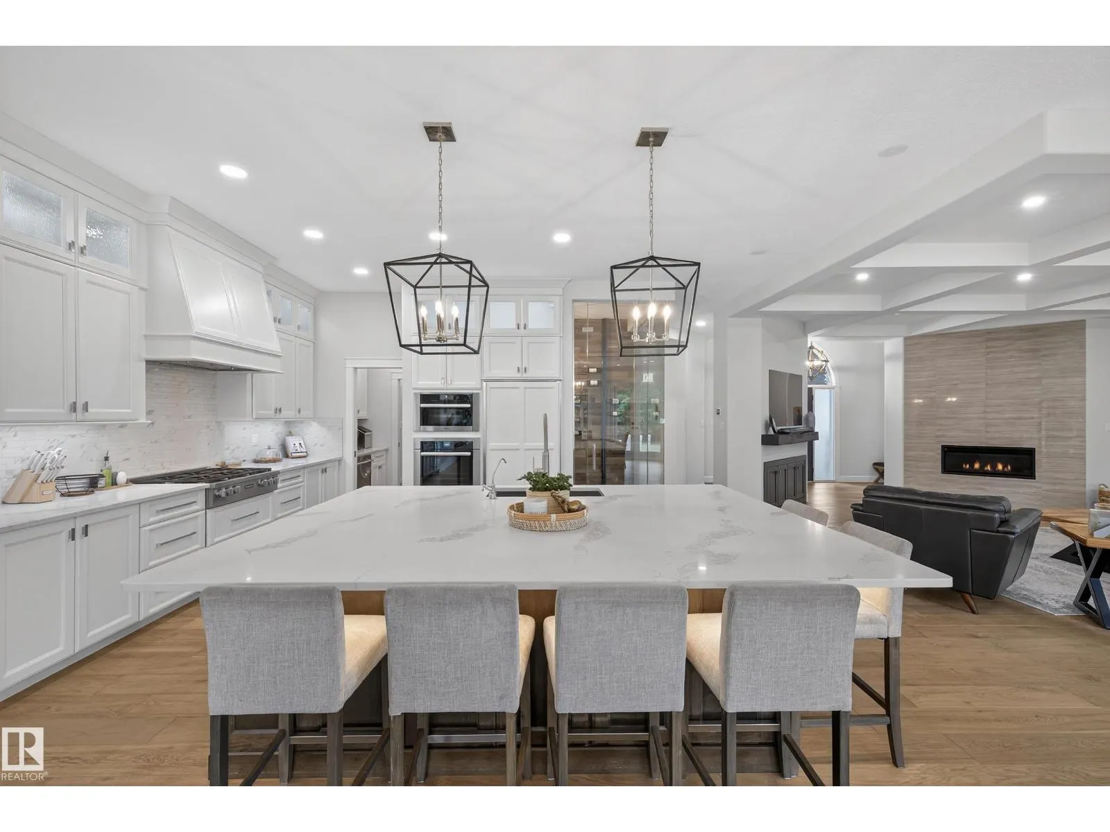 525 ESTATE DRIVE
