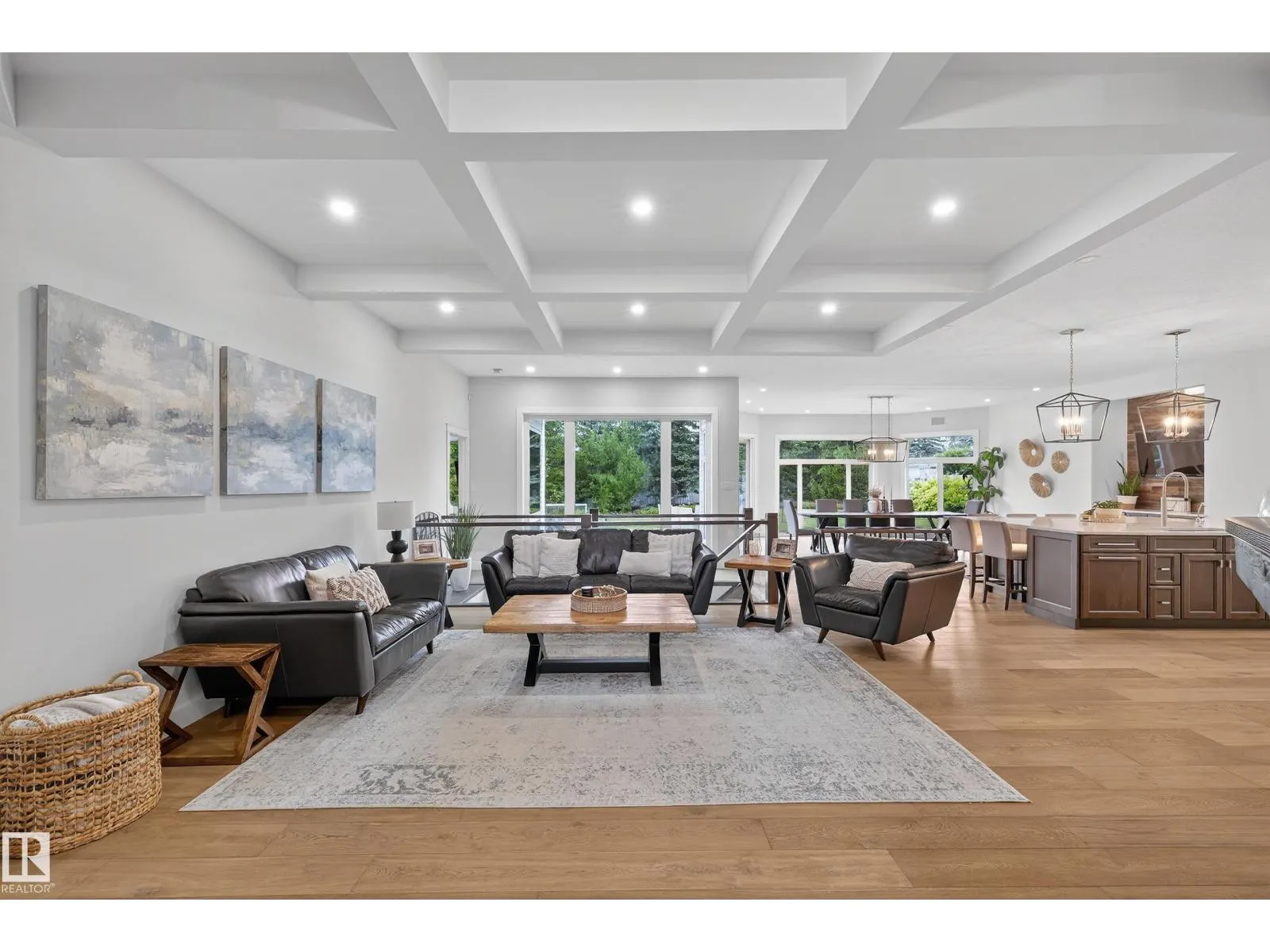 525 ESTATE DRIVE