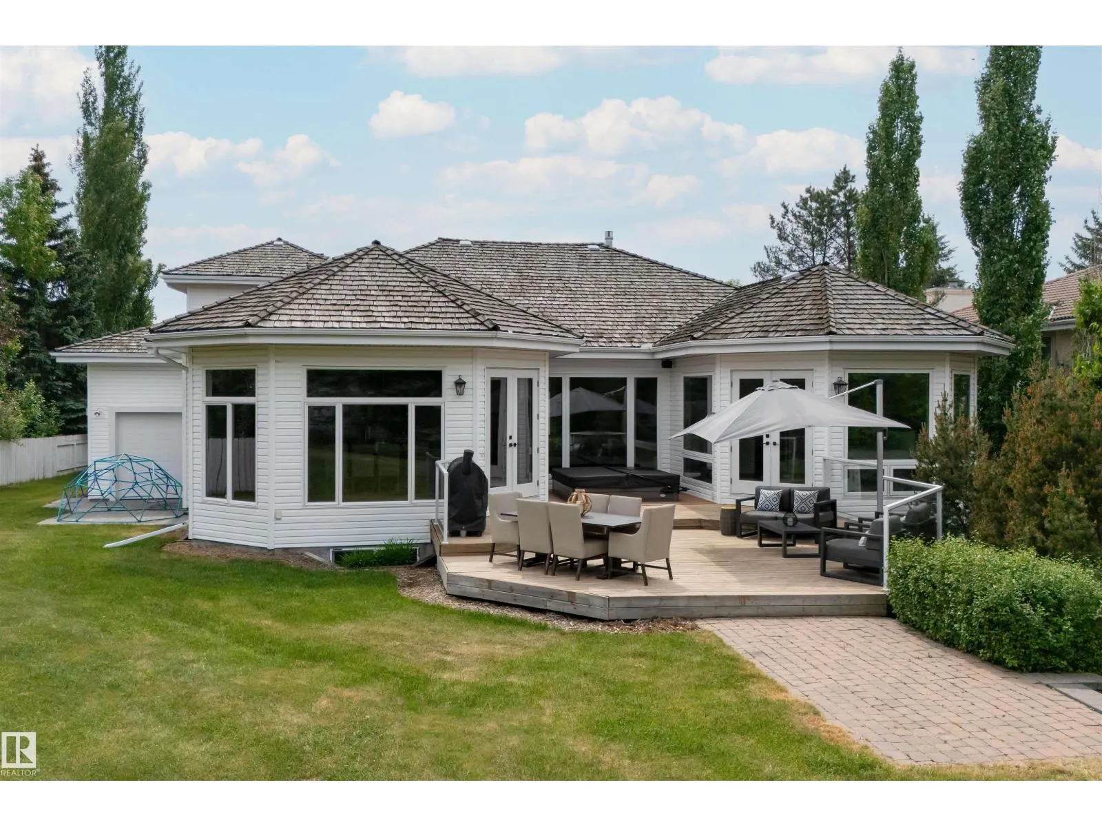 525 ESTATE DRIVE