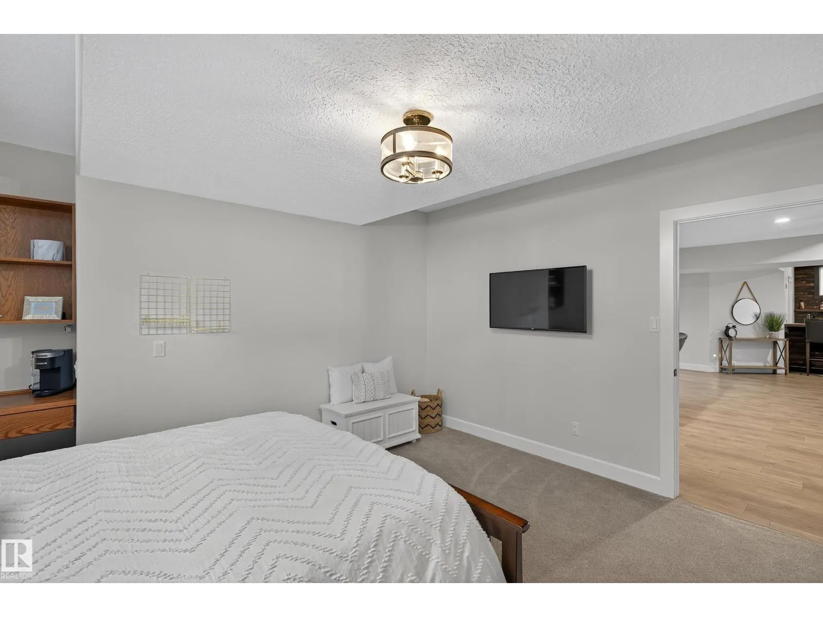 525 ESTATE DRIVE