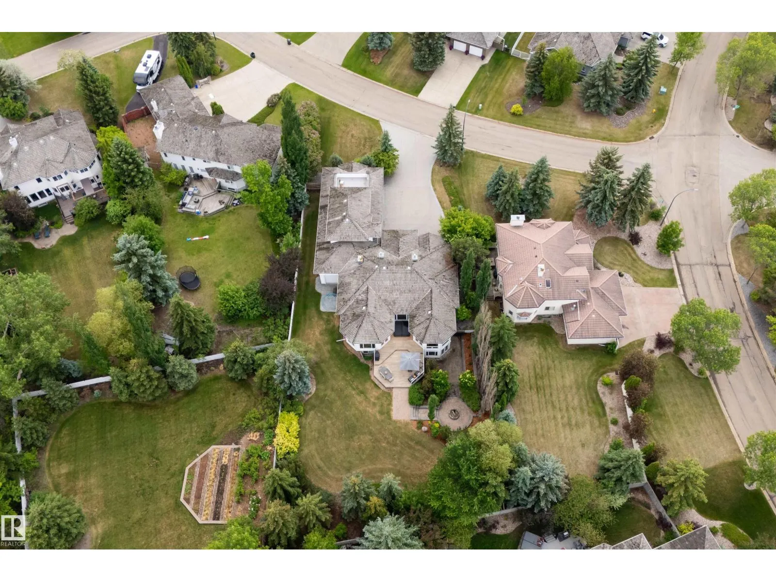 525 ESTATE DRIVE